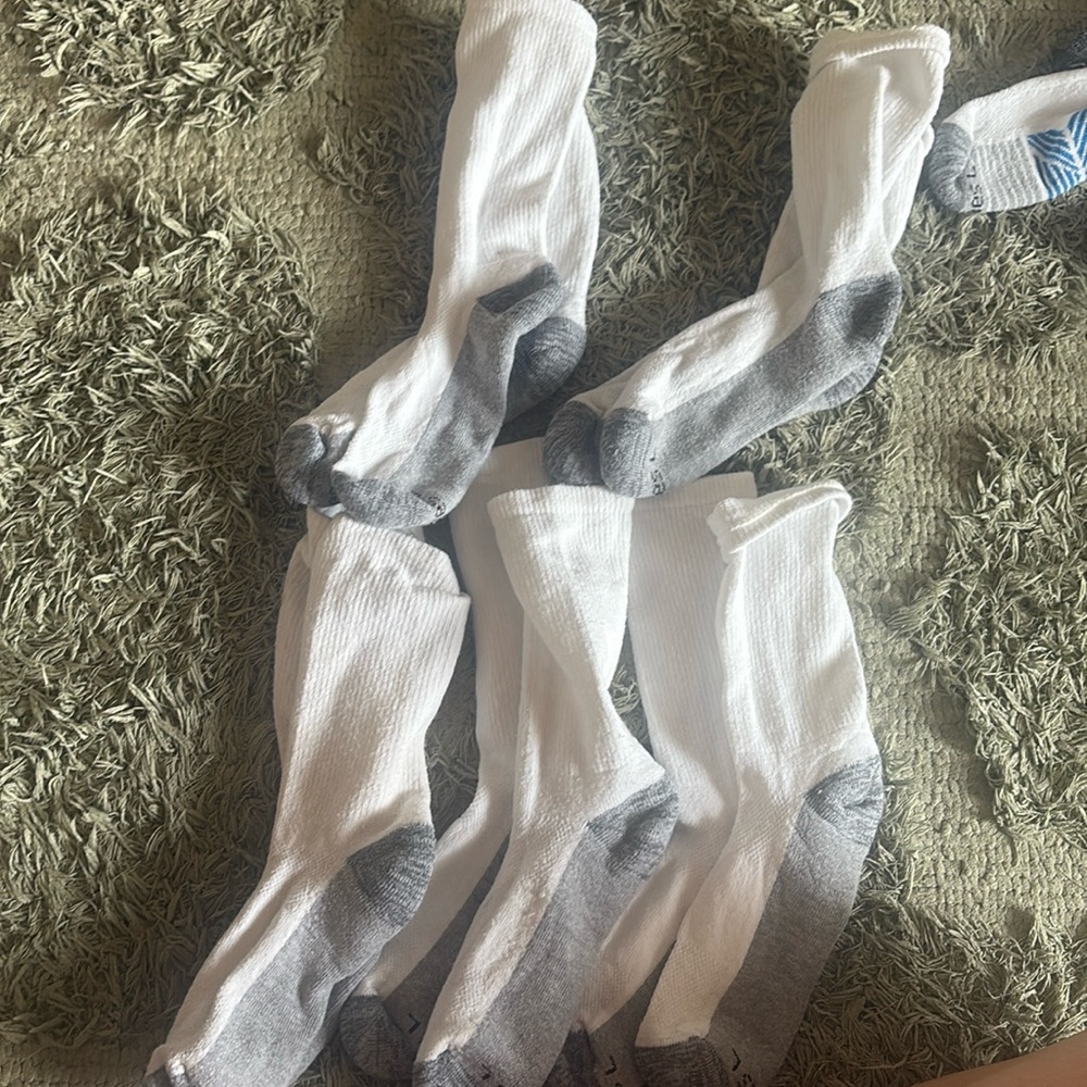 Kids Hanes crew socks
